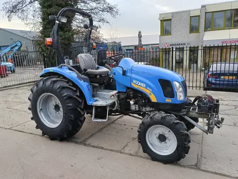 New Holland Boomer 3045 compact trekker tractor (bj 2009)