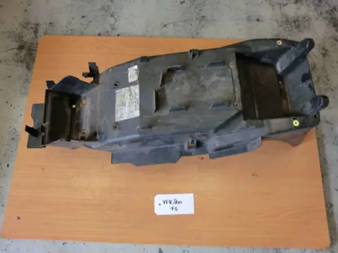 ACHTER SPATBORD Honda VFR 800 I 1998 - 2001