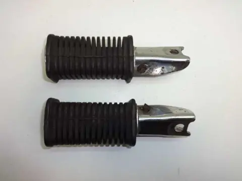 DUO VOETSTEUN LINKS Suzuki GS 450 1970 - 2012