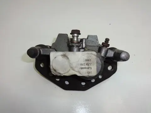 REMKLAUW RECHTS VOOR Kawasaki ZZR 250 1990 - 1996
