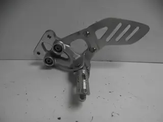 Main step holder left Suzuki GSX R 750 2008 - 2010