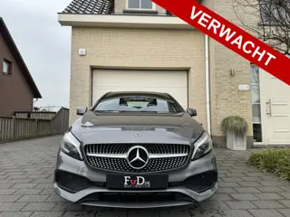 Mercedes-Benz A-Klasse 180 AMG Facelift Navi Clima SportLeder Led 19" Pdc A45 Sportuitlaat
