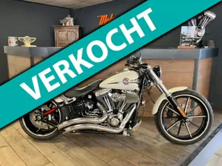 Harley Davidson FXSB Breakout 103Ci White Pearl Vance & Hines