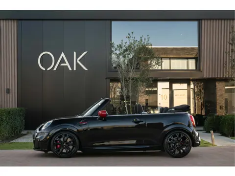 MINI Cabrio 2.0 John Cooper Works F1 Aut. | Navigatie | Schaalstoelen | H&K | Head-Up | Camera | 18"