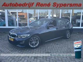 BMW 3 Serie Touring 318i Business Edition | M Pakket | Sfeerverlichting | Apple Carplay | Parkeercam
