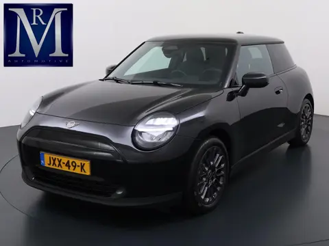 Mini Mini Cooper E Essential XS 40.7 kWh VAN € 30.900,- VOOR € 28.877 ,- UW LENTEVOORDEEL € 2.023,-!
