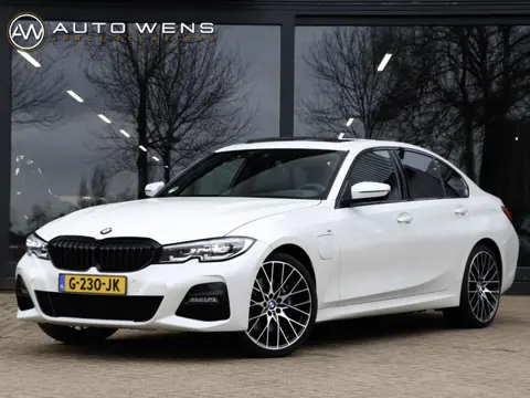 BMW 3-serie 330e eDrive Edition 292PK M Sport | Schuifdak | Camera