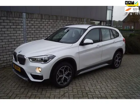 BMW X1 SDrive20i High Executive 192PK Autom Leder Stoelverw Navi Camera Clima Head-Up Cruise 2x PDC 