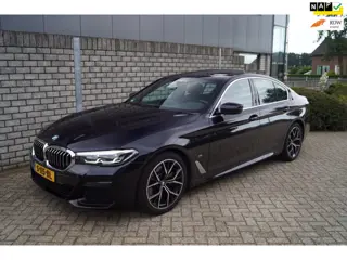 BMW 5-serie 520i Business Edition Plus M Sport Autom Schkdak Leder Sportst Navi Camera Adaptieve Cru
