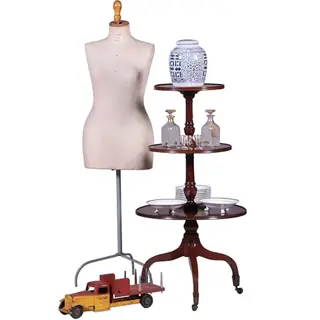 Grote 18e eeuwse Dumb Waiter met drie roterende bladen