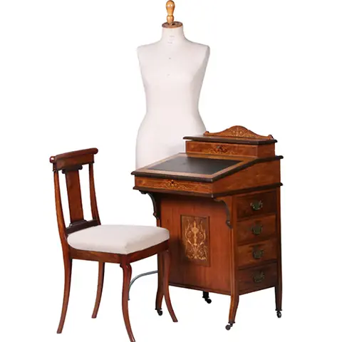 Engelse notenhouten davenport ca 1880 met blond inlegwerk en div vakjes