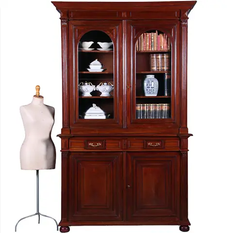 Kolossale Franse mahonie Boekenkast of Servieskast met statige  getoogde deuren en geslepen glas