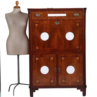 Secretaire Abattant of klepbureau met 4 biscuit panelen prachtig ingelegd ca 1790