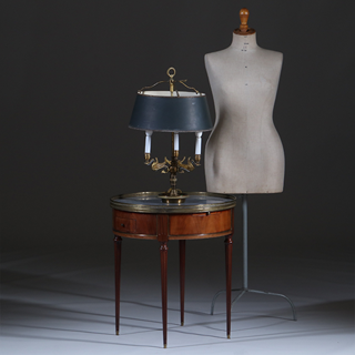 Bouillotte tafel met twee laden en twee tirettes ca 1910 bronzen randje