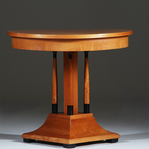 Art Deco Salontafel in blond kersen met zwart gelakte details ca 1915