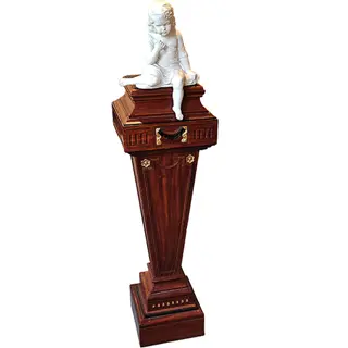 Zeer hoge zuil of pedestal in notenhout met zwart en goud.