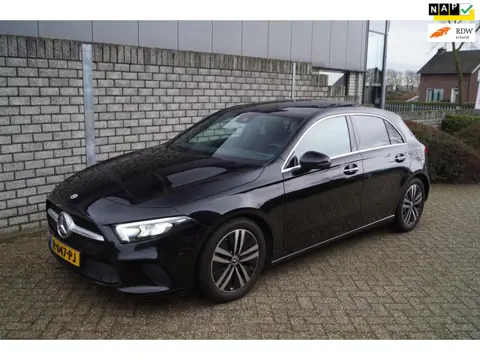 Mercedes-Benz A-klasse 200 Premium Plus Autom Panodak Leder Sportst Stoelverw Navi Camera Clima LED 