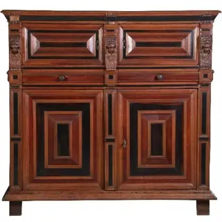 Antieke kasten / Zeeuwse vierdeurskast ca. 1660 met kussens en ebbenhout