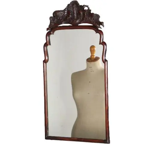 Antieke spiegels / Kleine Soester spiegel in notenhout met bijpassend kroontje  ca. 1800