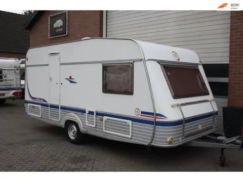 Tec 490 P1 Stapel Bed, Midden Keuken, Trein Zit, Voortent, Vast Toilet, Kachel,