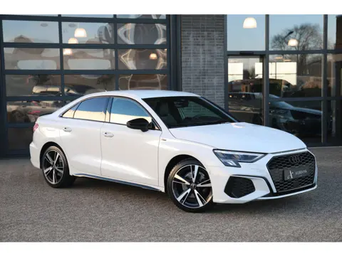 Audi A3 Limousine 35 TFSI 3x S-Line 150PK Trekh|Zwart optiek|Matrix|Dynamisch