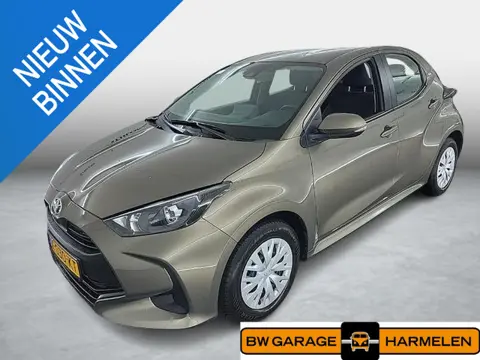 Toyota Yaris 1.5 VVT-i Active | Achteruitrijcamera | Airco | DAB |