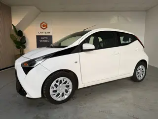 Toyota Aygo 1.0 VVT-i x-play Airco, Carplay-navigatie, Camera+sencoren, Stoelverwarming,