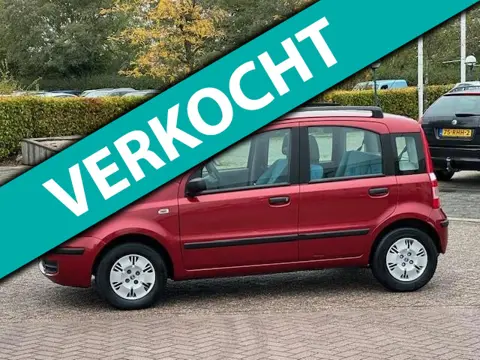 Fiat Panda 1.2 Dynamic,bj.2004,kleur:rood, 5 deurs,airco,APK 01/2026 en NAP met 197239 km.stuurbekra