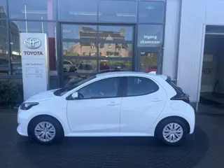 Toyota Yaris 1.5 Hybrid Active (bj 2023, automaat)