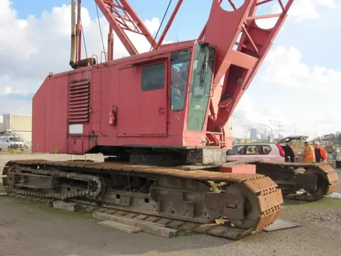Kobelco Manitowoc 4100 W Vicon Crawler Crane Capaciteit 180 ton - 4,8 meter PM2348