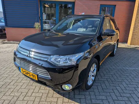 MITSUBISHI OUTLANDER 2.0 PHEV INSTYLE+, AUTOMAAT, ADAPcruise, laneassist, trekhaak