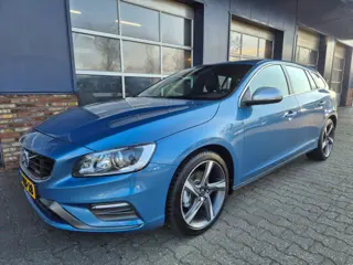 VOLVO V60 1.6 T3 R-DESIGN, Camera, Trekhaak, Carplay, ALL IN Prijs!