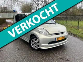 Daihatsu Sirion 2 1.0-12V Trend| SPORT-pakket| RIJD TOP| NAVI|TV SCHERM