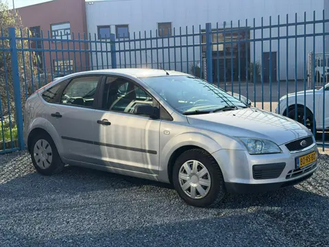 Ford Focus 1.4-16V Ambiente A-C APK 02-2027 INRUILKOOPJE