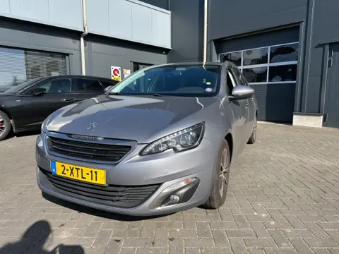 PEUGEOT 308 1.2 PureTech SW met trekhaak, airco, PDC, navigatie