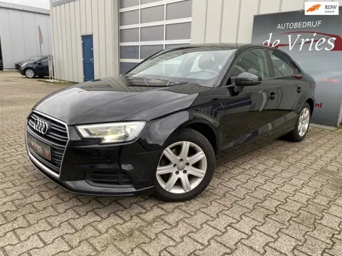 Audi A3 Limousine 35 TFSI Automaat 150PK / Navi / Camera / Stoelverw. / PDC V&A / LMV