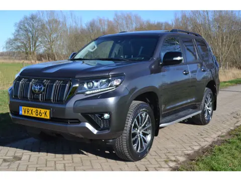 Toyota Land Cruiser 150 2.8 D-4D-F Executive Window Van