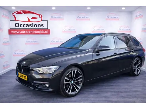BMW 3-serie Touring 320i Luxury Edition 180 PK Black Line !