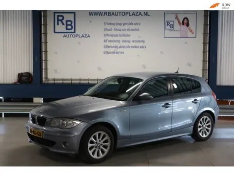 BMW 1-serie 118i / Keurige wagen / Nap km stand ! ! !
