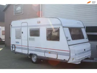 Buerstner 4208 Garantie, 4 Persoons, voortent met luifel, mover, vast toilet.