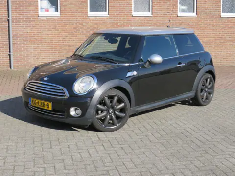MINI Mini 1.6 Cooper Pepper * APK * 02-2027 * * Automatische Airco * 17 inch Lichtmetalen velgen * D