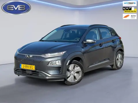 Hyundai Kona EV Comfort 64 kWh, achteruitrijcamera, SOH 100 % adaptief cruise, led verlichting, digi