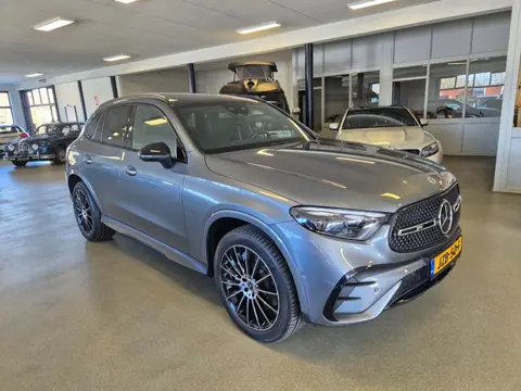 Mercedes-Benz GLC 300 eHybrid 4 matic AMG uitvoering. Panoramadak.luchtvering.
