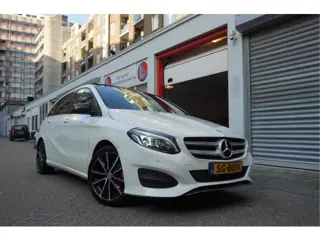 Mercedes-Benz B-Klasse 180 d Prestige Night | Panoramadak | Trekhaak | Leer + memory + stoelverwarmi