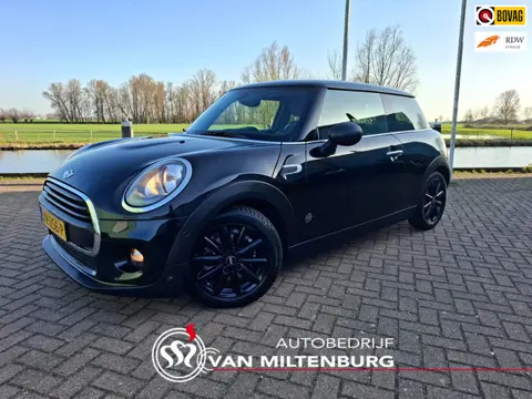 Mini Mini 1.5 One Chili Business Automaat Clima Navi Cruise Stoelverw. PDC v+a