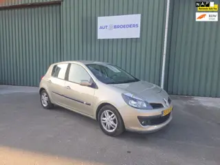Renault Clio 1.6-16V Privilège AUTOMAAT - AIRCO - 5 DEURS