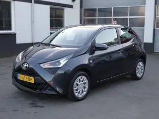 Toyota Aygo 1.0 VVT-i x-play Airco, achteruitrij camera, elektrische ramen, centrale vergrendeling, 