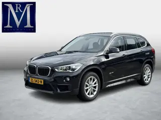 BMW X1 sDrive18i Executive VAN € 21.900,- VOOR € 19.440,- UW LENTEVOORDEEL: € 2.460,-! | LED| ELEKTR