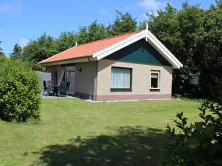 Moderne en ruime bungalow met sfeergashaard bij De Koog