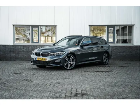 BMW 3 Serie Touring 320e Business Edition Plus | M sport | Pano | HUD | Leder